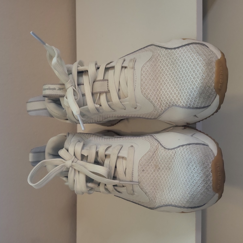 Womens Reebook sneakers size 8 color white